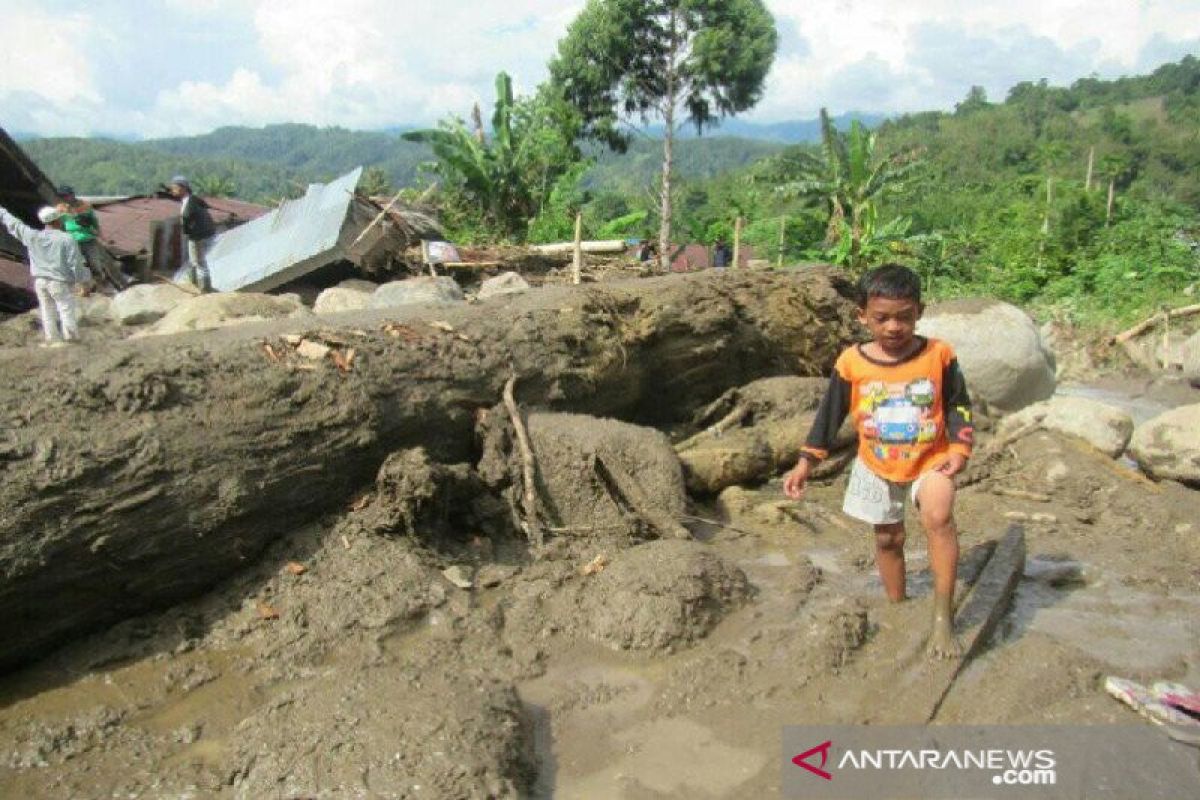 Banjir bandang  terjang Kecamatan Kulawi di Sigi