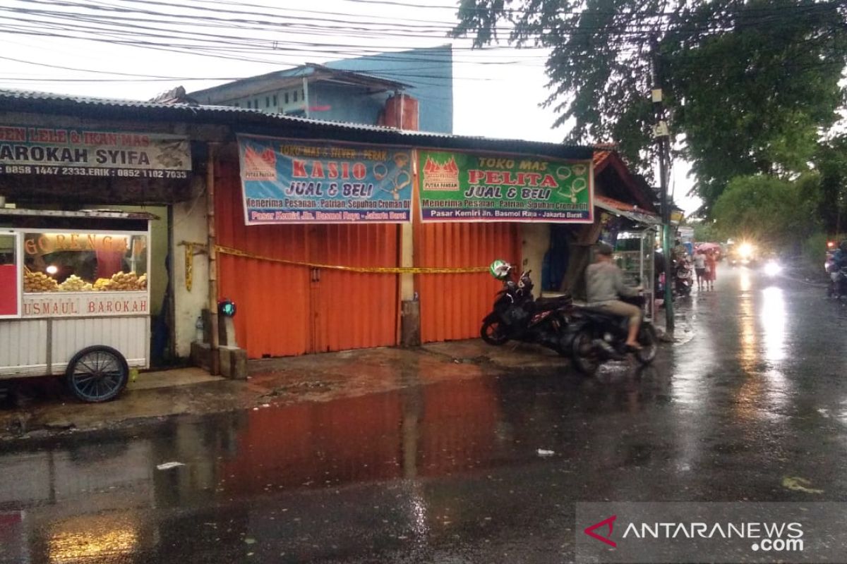 Camat Kembangan sayangkan toko non kebutuhan pokok tetap buka