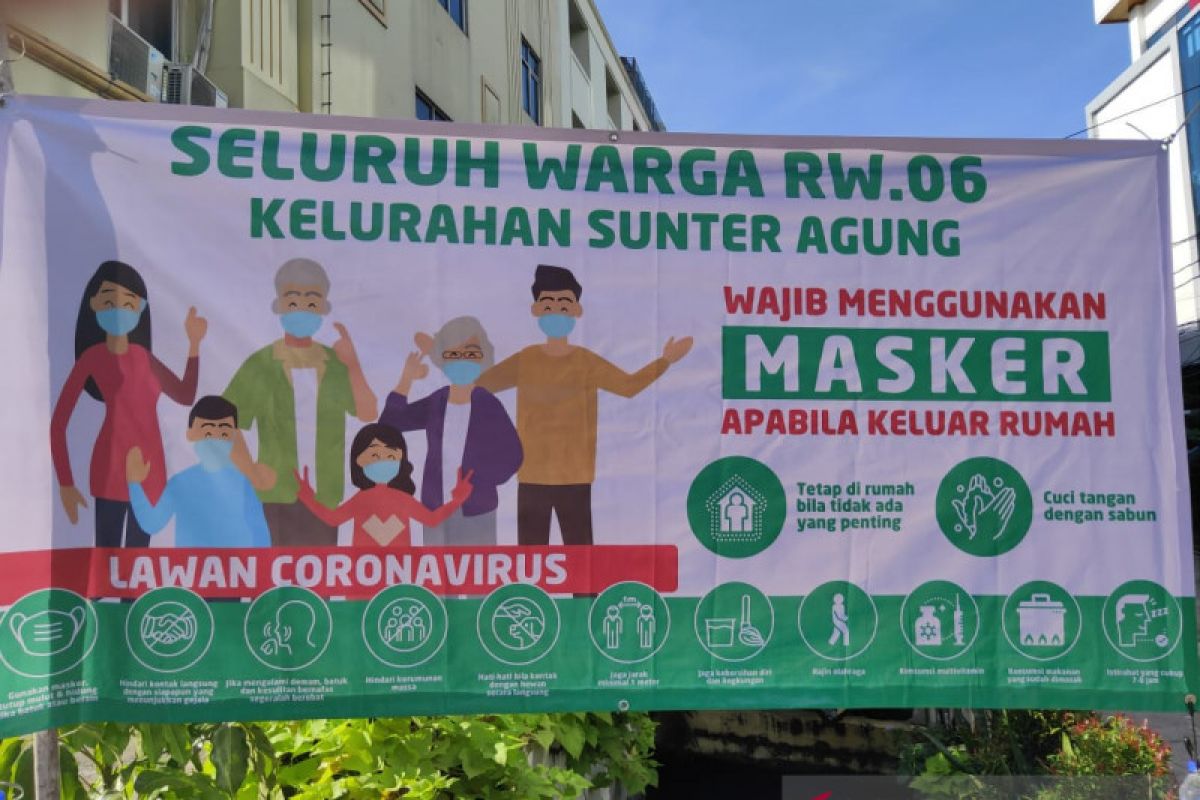 150 spanduk wajib masker dipasang di Sunter Agung