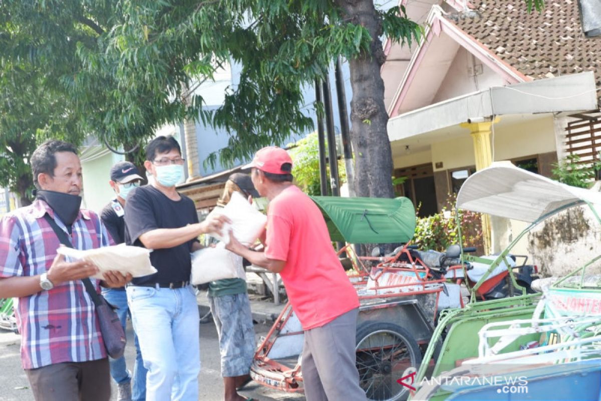 PT PMMP Situbondo bagikan sembako kepada pekerja informal