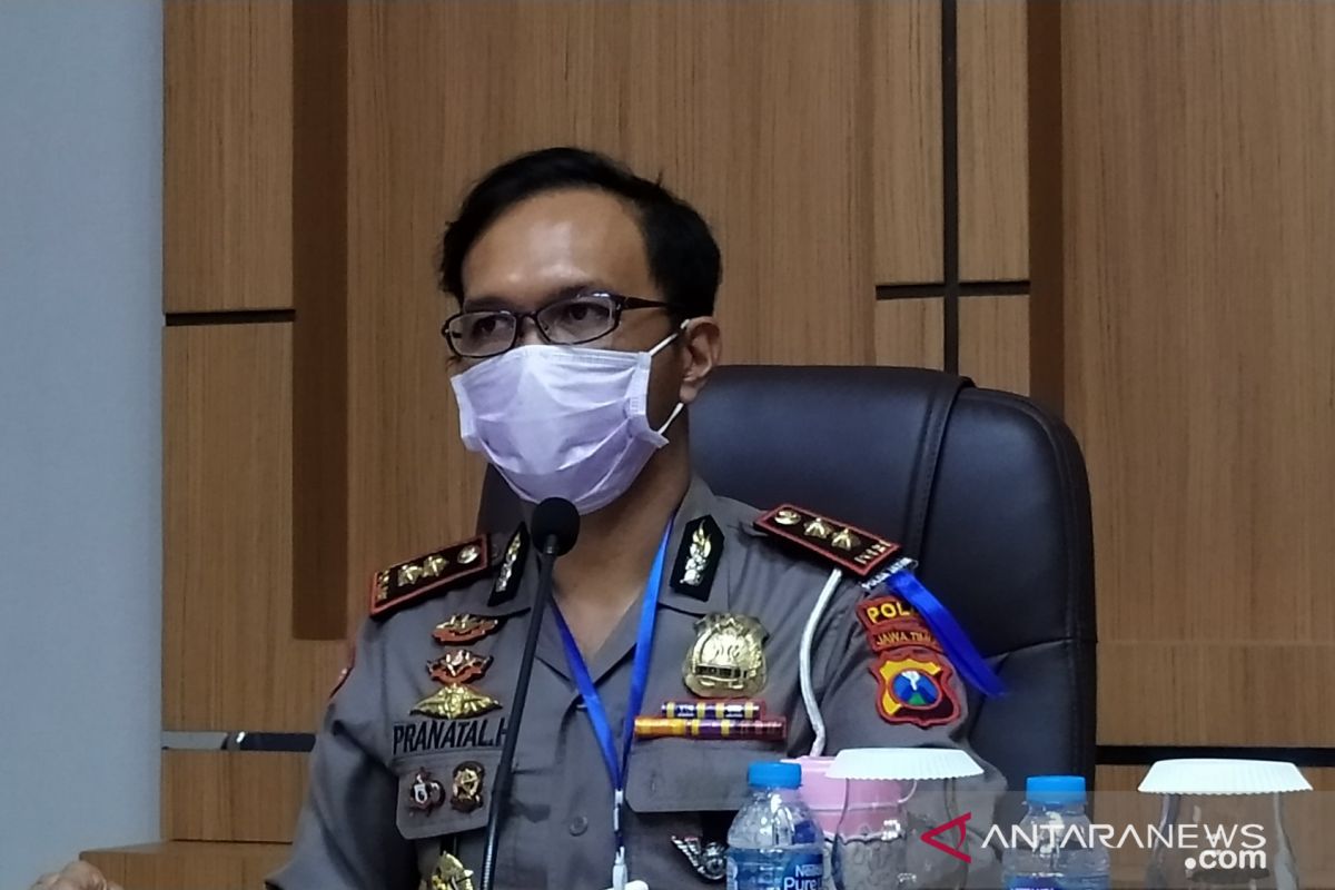 Polda Jatim bekali petugas patroli jalanan dengan APD untuk antisipasi COVID-19