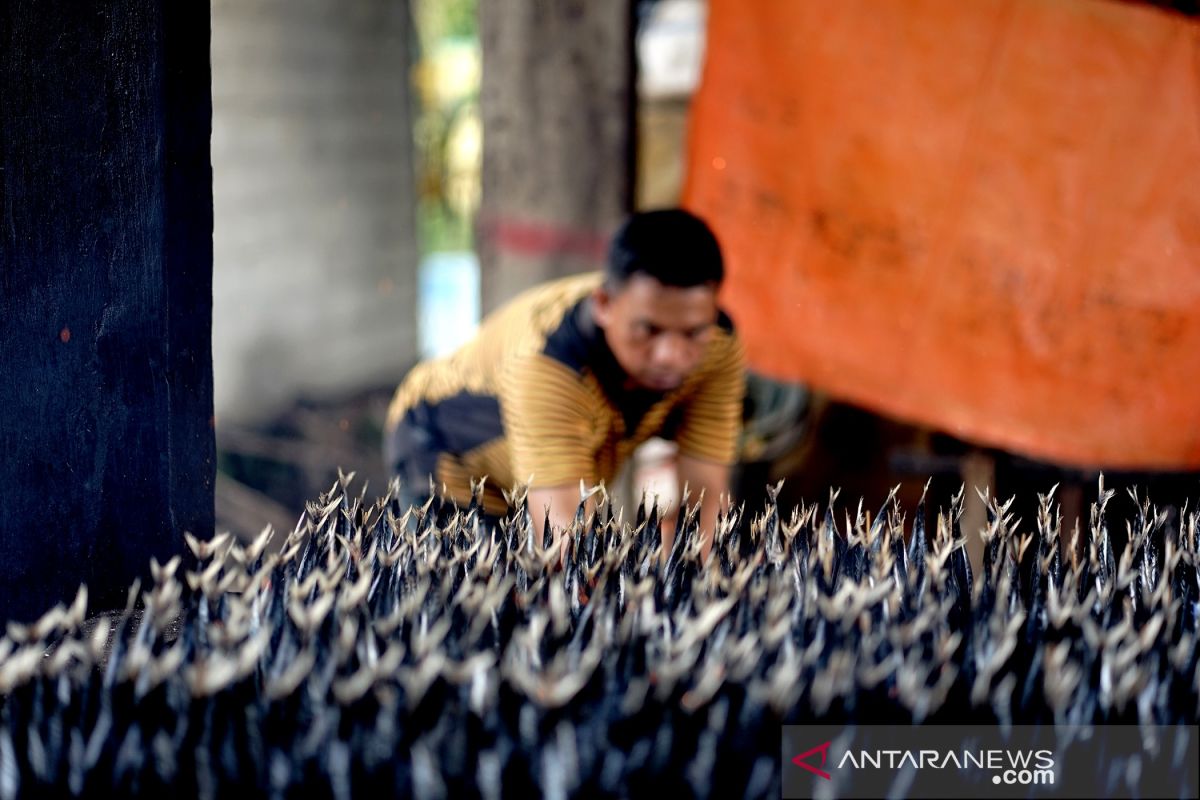 Penjualan ikan asap di Gorontalo menurun akibat pandemi COVID-19