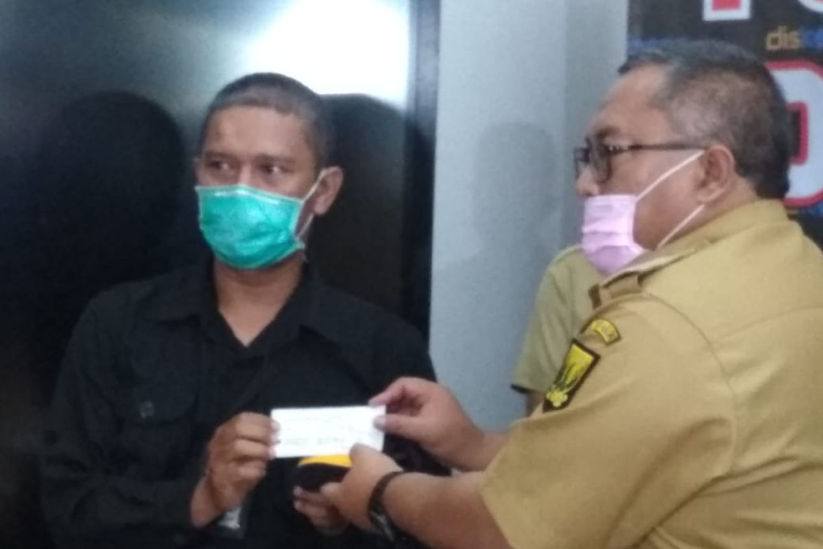 Warga Sukabumi diwajibkan memakai masker saat beraktivitas di luar rumah