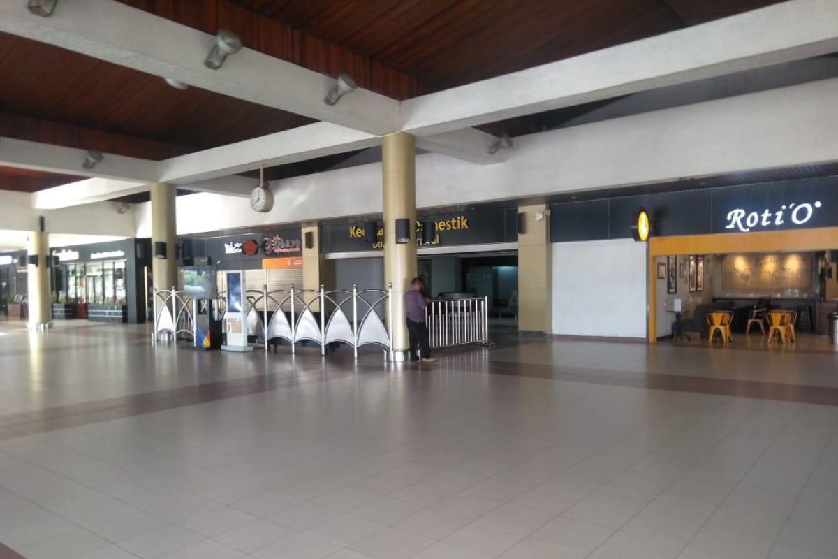 Bandara Minangkabau sepi, penumpang pesawat turun hingga 80 persen