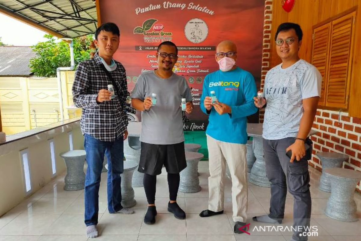 Pengusaha muda Basel berikan hand sanitizer kepada Pokja jurnalis Bangka Selatan