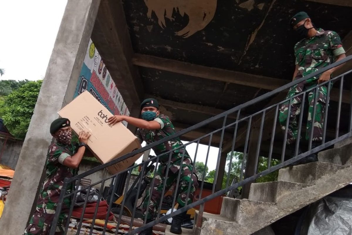 Prajurit Yonif 142/KJ dikerahkan jemput bantuan APD untuk Jambi