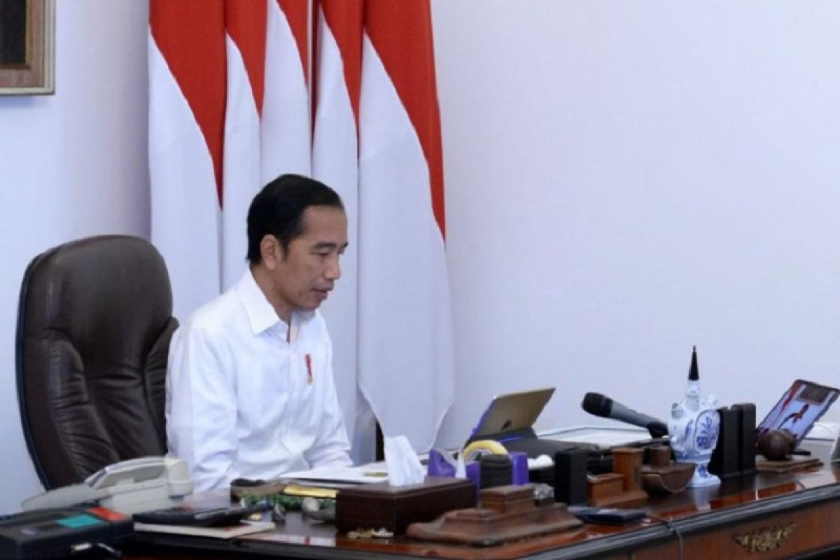 Presiden Joko Widodo minta kementerian perbanyak program padat karya tunai