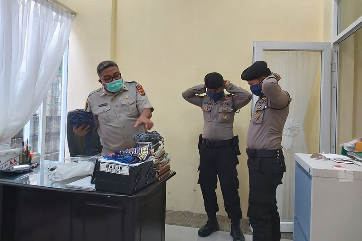 Polisi di Aceh gunakan masker saat bertugas cegah COVID-19