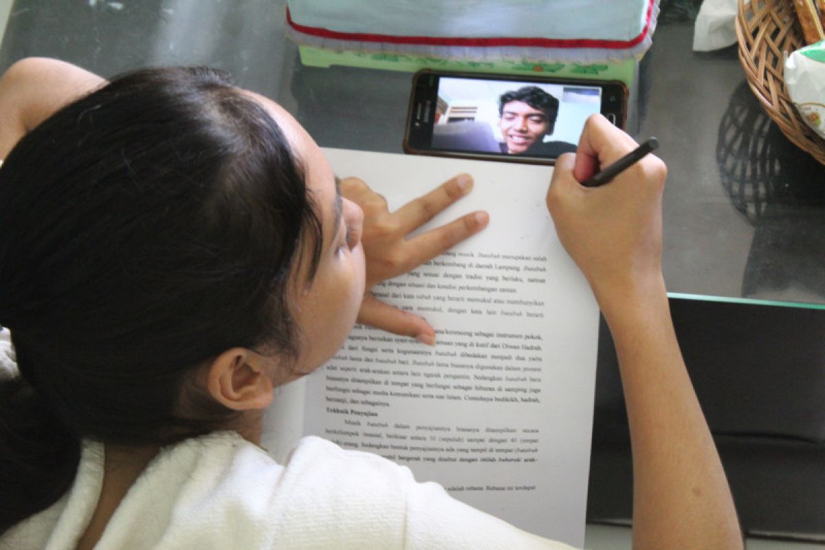 Aktivis ingatkan peran aktif orang tua dampingi anak belajar daring