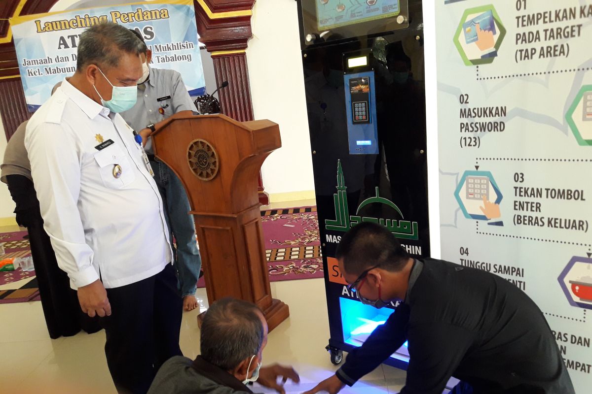 Takmir Masjid bantu kaum dhuafa lewat ATM beras