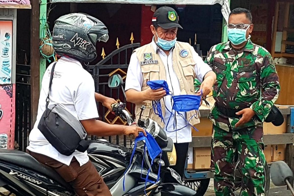 Satgas COVID-19 Kapuas bagikan masker kepada masyarakat