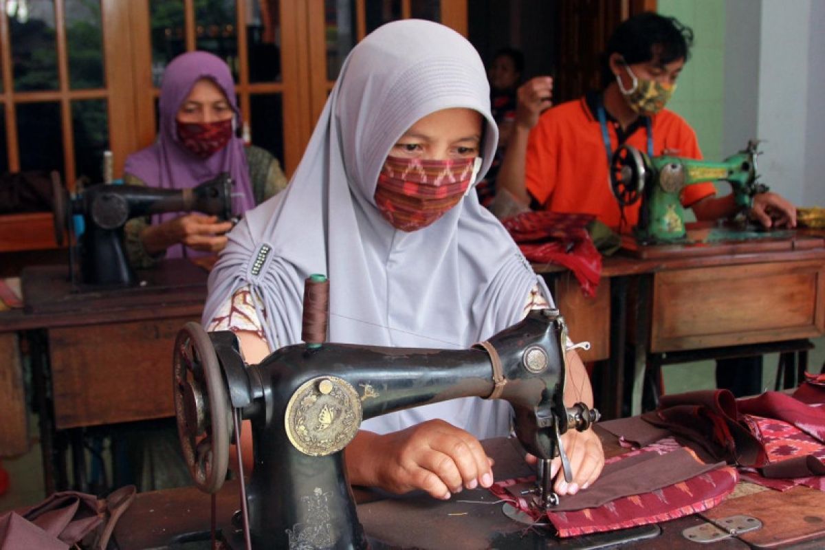 Kelompok perempuan di Aceh Tengah produksi masker