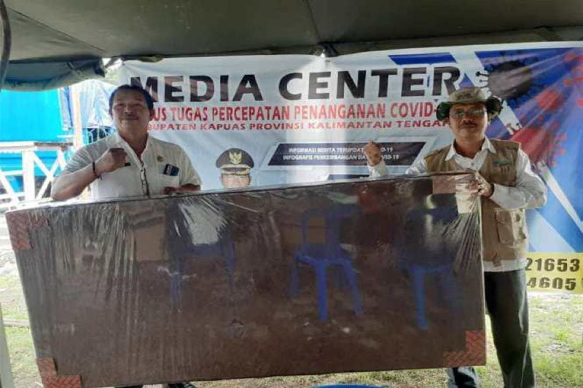 BPBD Kapuas serahkan 40 kasur matras untuk karantina ODP COVID-19