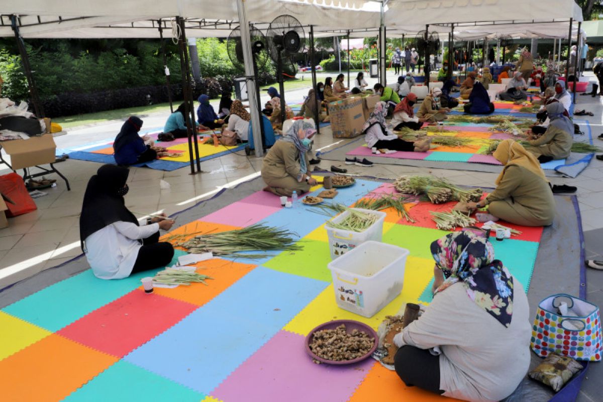 Melongok dapur umum penanganan COVID-19 di Surabaya