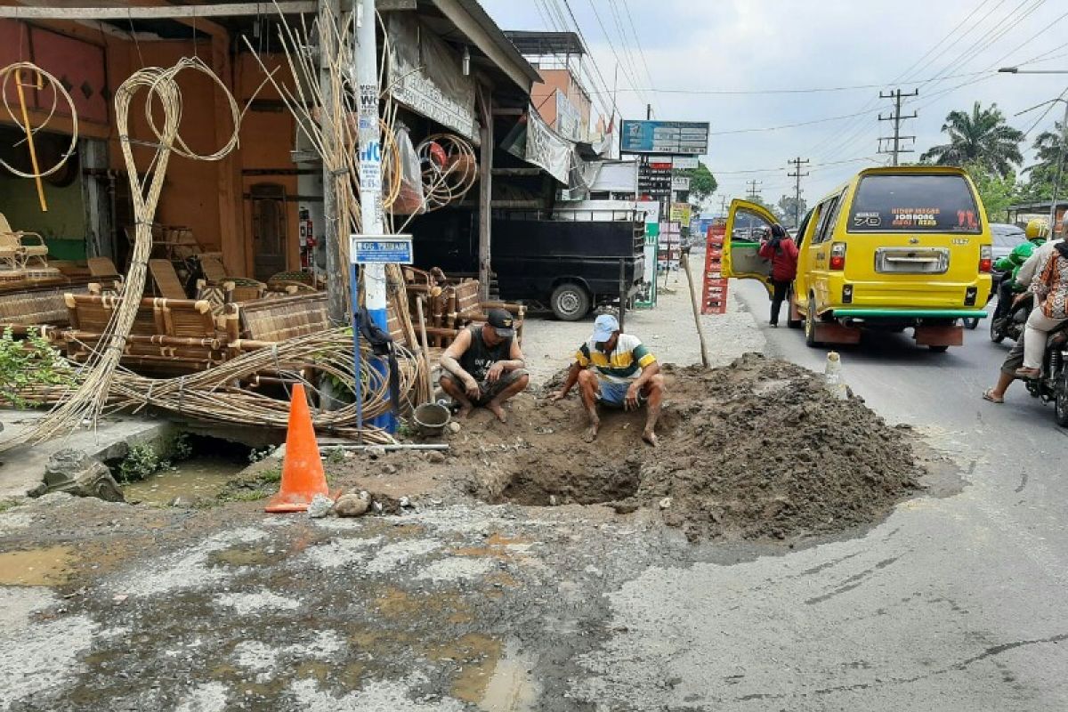 PDAM Tirtanadi perbaiki pipa ke pelanggan akibat sumur bor rusak