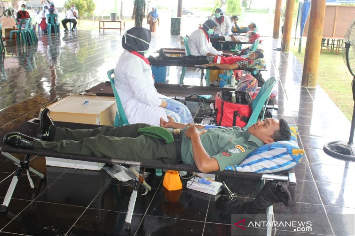 Anggota TNI di Aceh donor darah