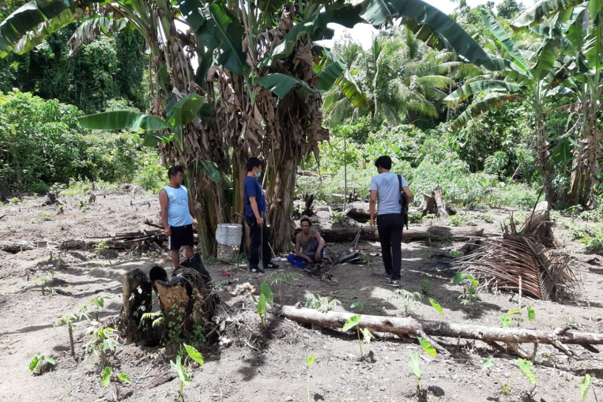 Anak aniaya ayah kandung  karena ingin kuasai kebun