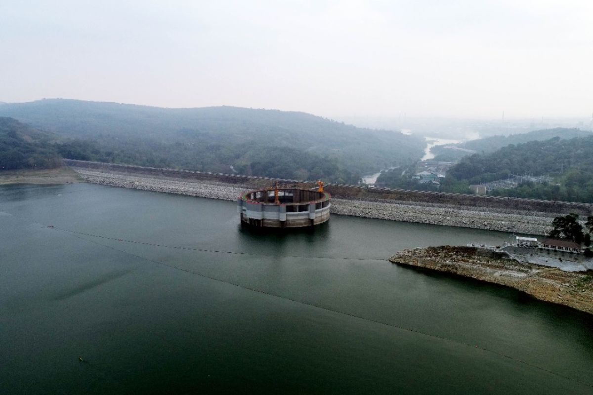 Bersih bersih waduk, Jasa Tirta II lakukan program Padat Karya Tunai