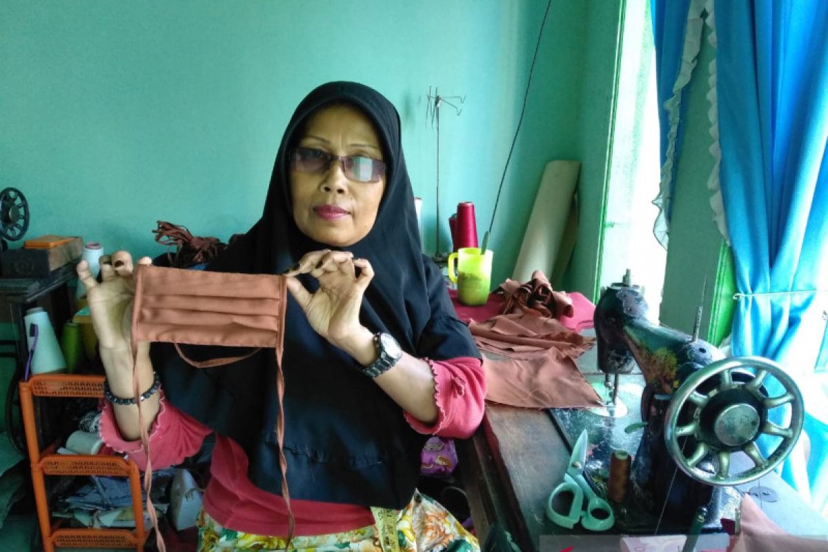 Dompet Ummat Kalbar berdayakan binaannya produksi masker
