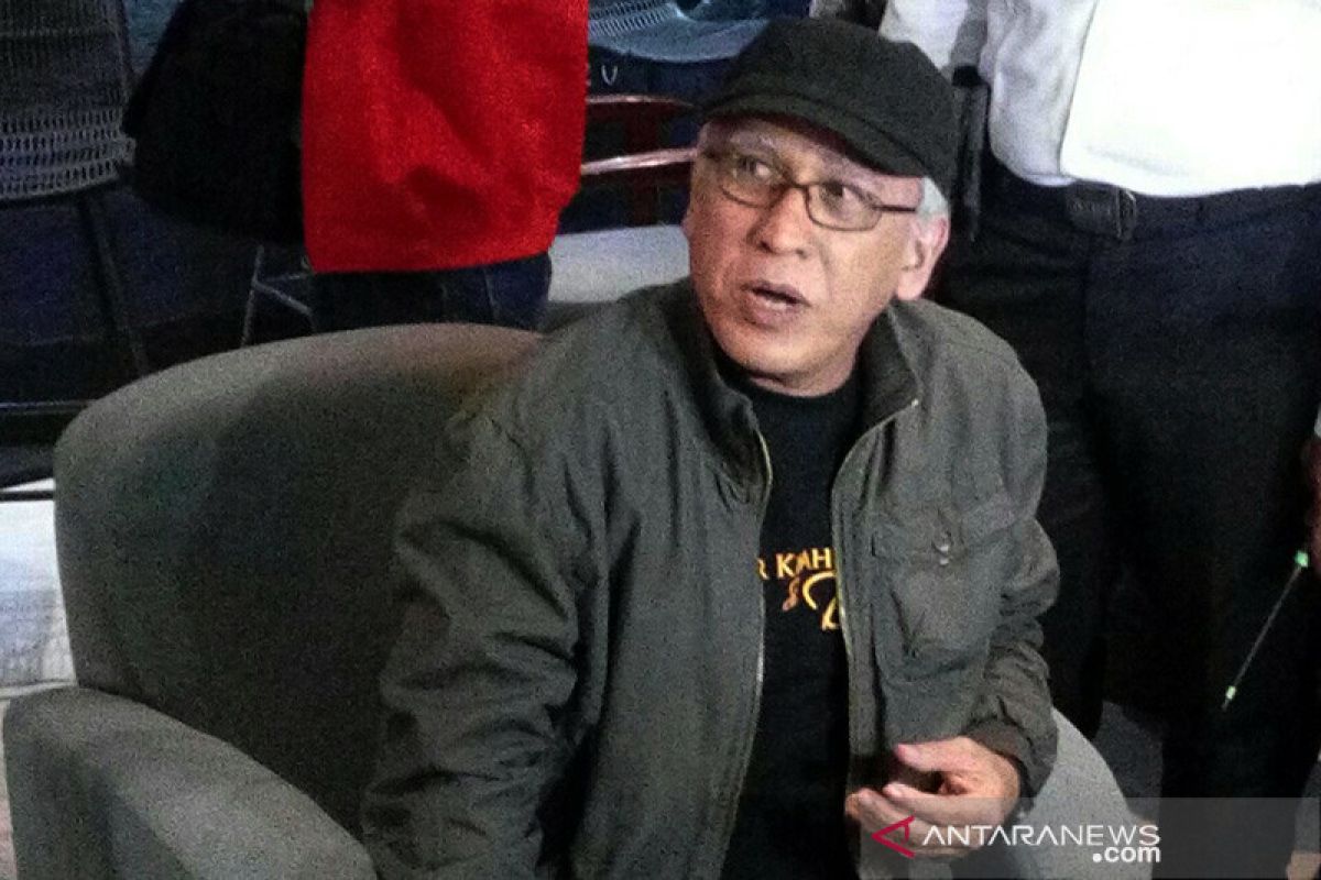 Iwan Fals serukan masyarakat tak menyerah hadapi pandemi virus corona