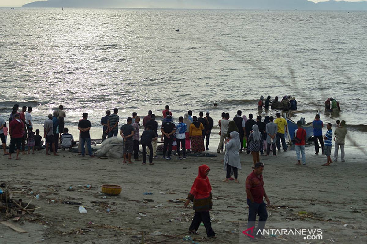 Keramaian pantai wisata ditengah pandemi COVID-19