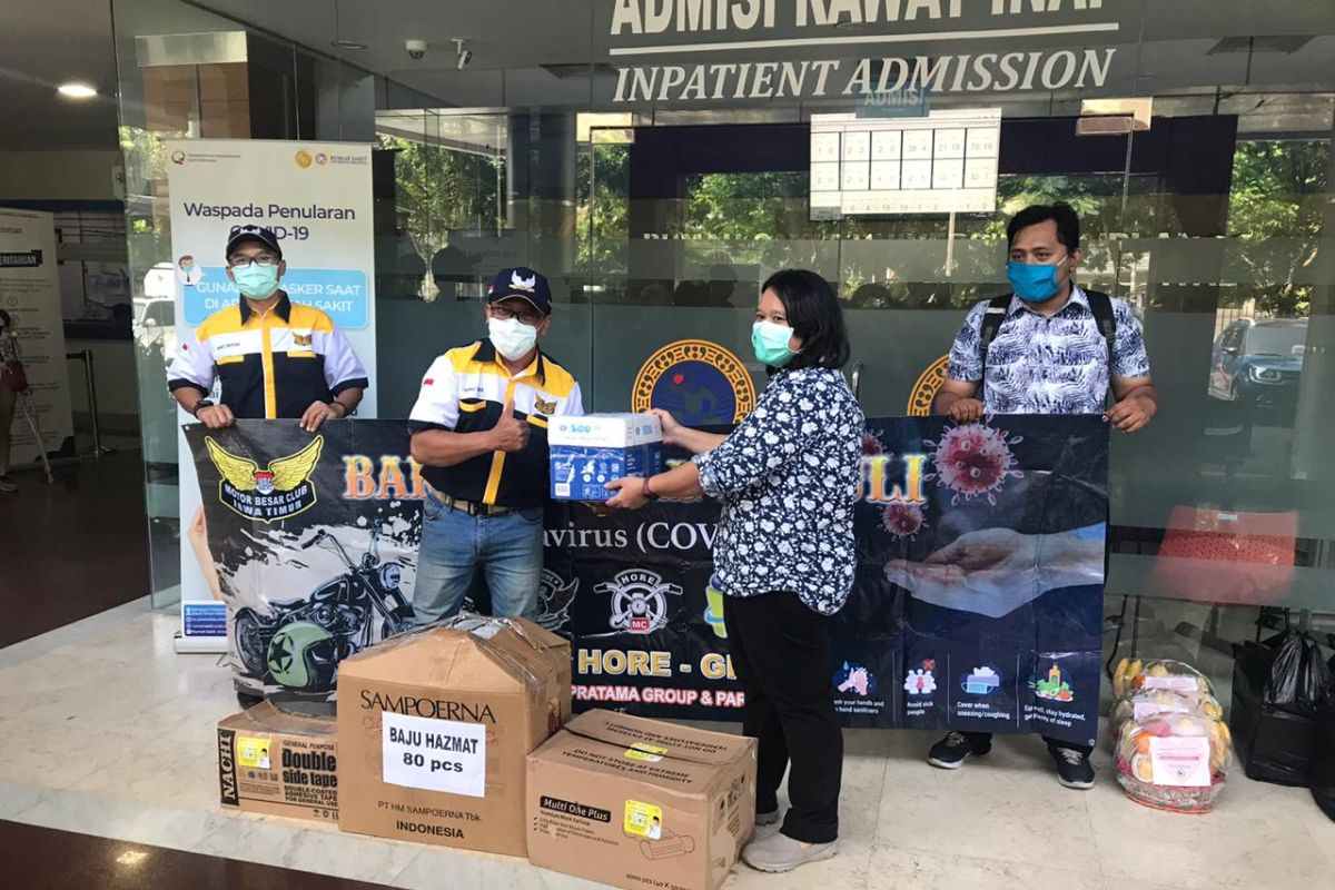 MBC Jatim sumbang baju APD Hazmat untuk dua rumah sakit di Surabaya