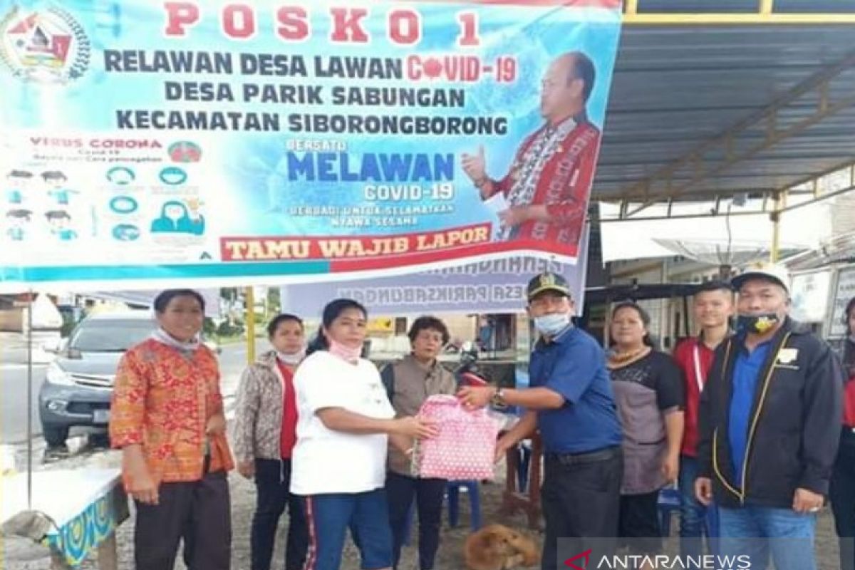 Wakil rakyat asal Demokrat bantu APD relawan lawan COVID-19 di Silangit