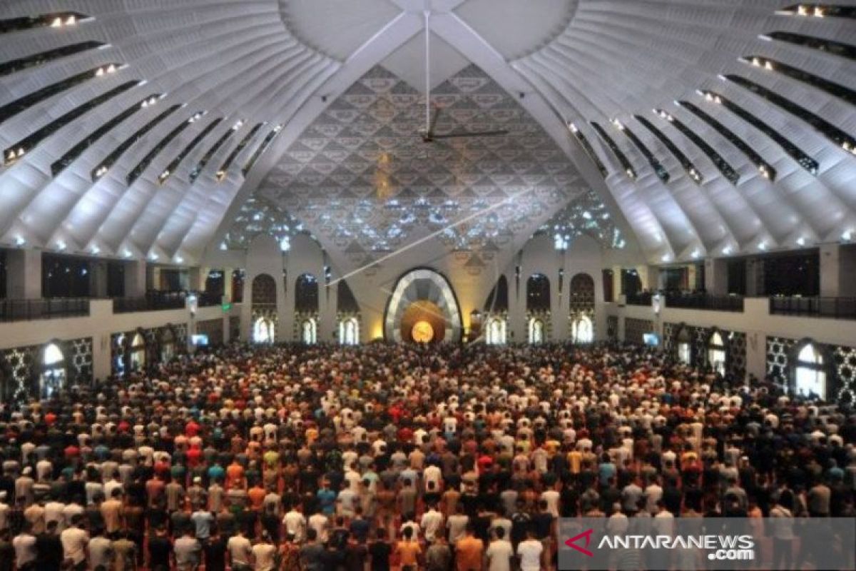 Sumbar tiadakan Shalat Tarawih di masjid cegah penyebaran COVID-19