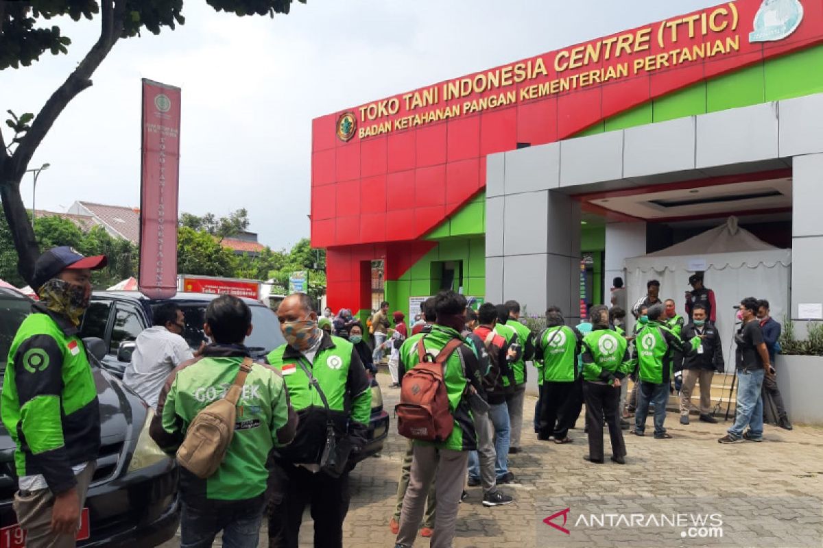 Pantau Toko Tani, Mentan akan perpanjang waktu operasional penjualan