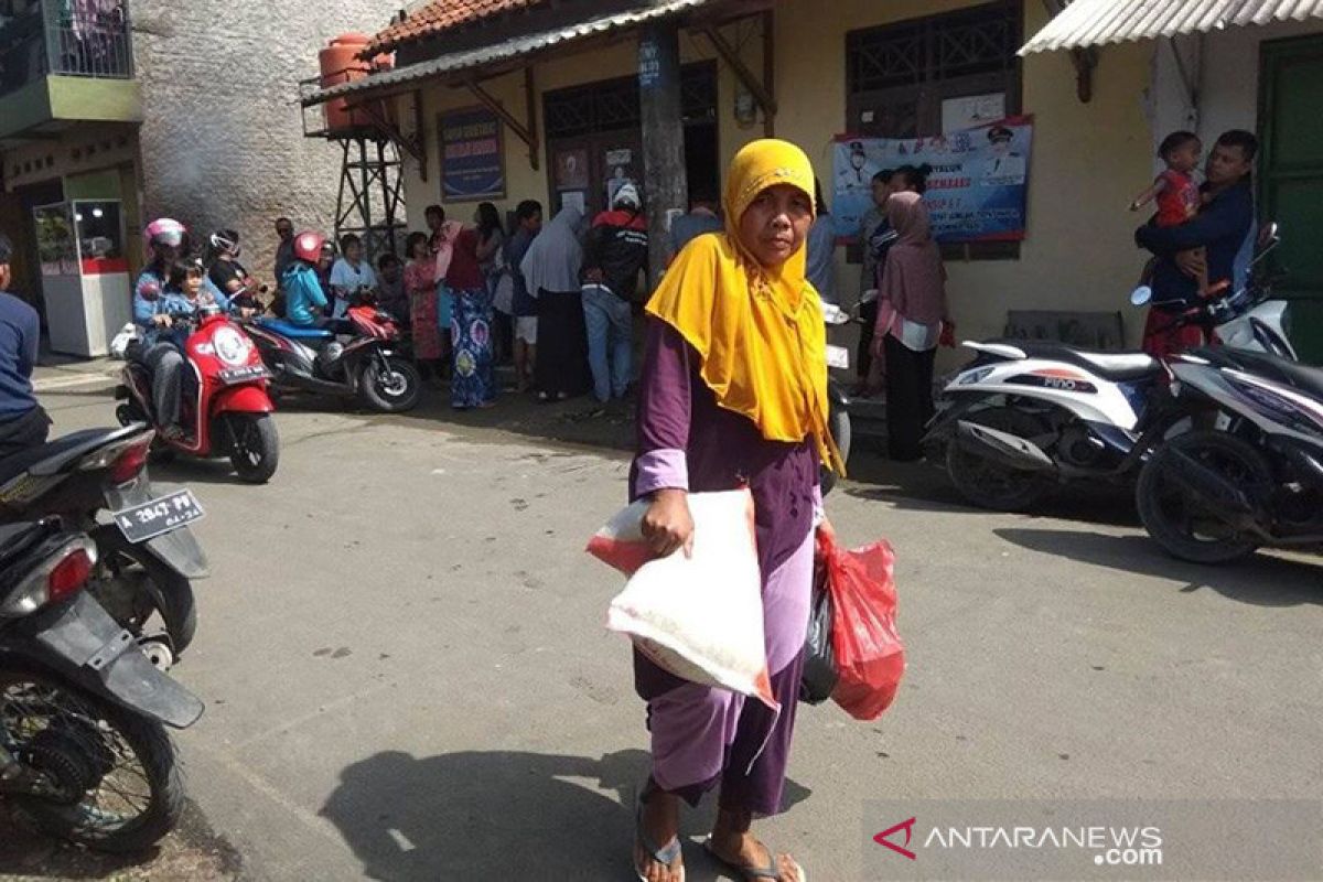 Indef nilai bantuan sembako senilai Rp200.000 per bulan masih kurang