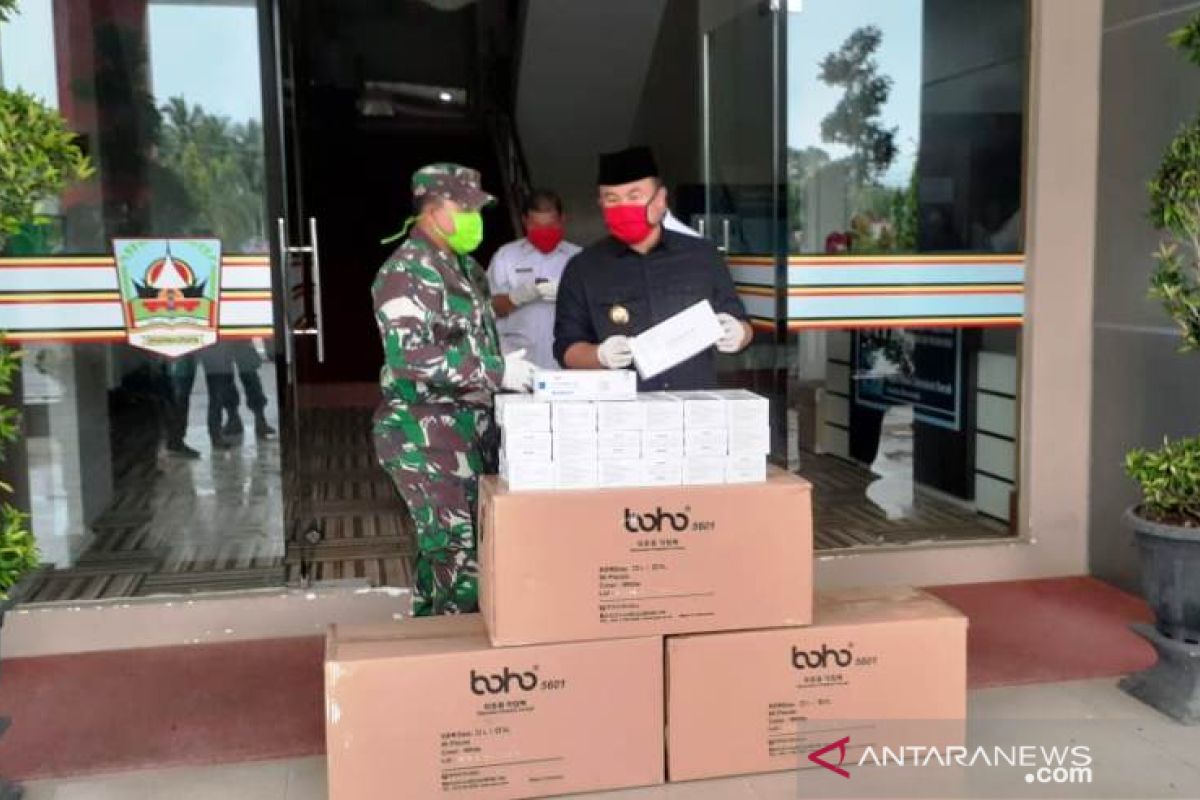 TNI salurkan APD untuk tenaga medis di Dharmasraya