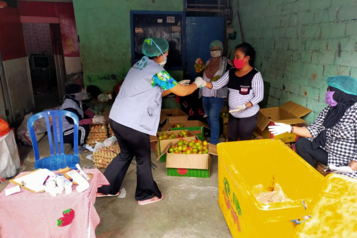 Jaktim salurkan sembako untuk pekerja informal