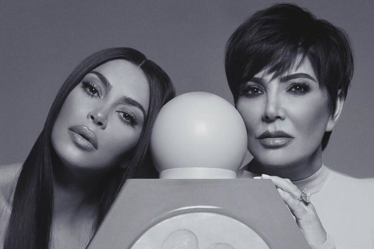 Kim Kardashian - Kris Jenner kolaborasi luncurkan parfum botol warna pink