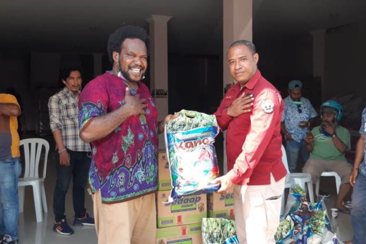 Polda Papua serahkan bantuan ke posko Spirit Of Papua