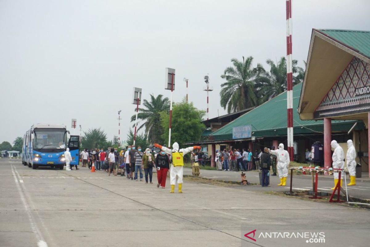 Gelombang kedua TKI dari Malaysia tiba di Sumut