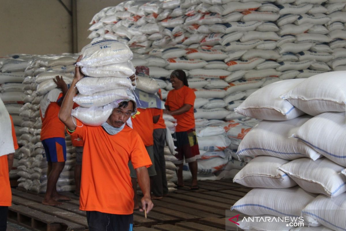 Pemesanan bahan pokok di Bulog bisa dilakukan via daring langsung antar