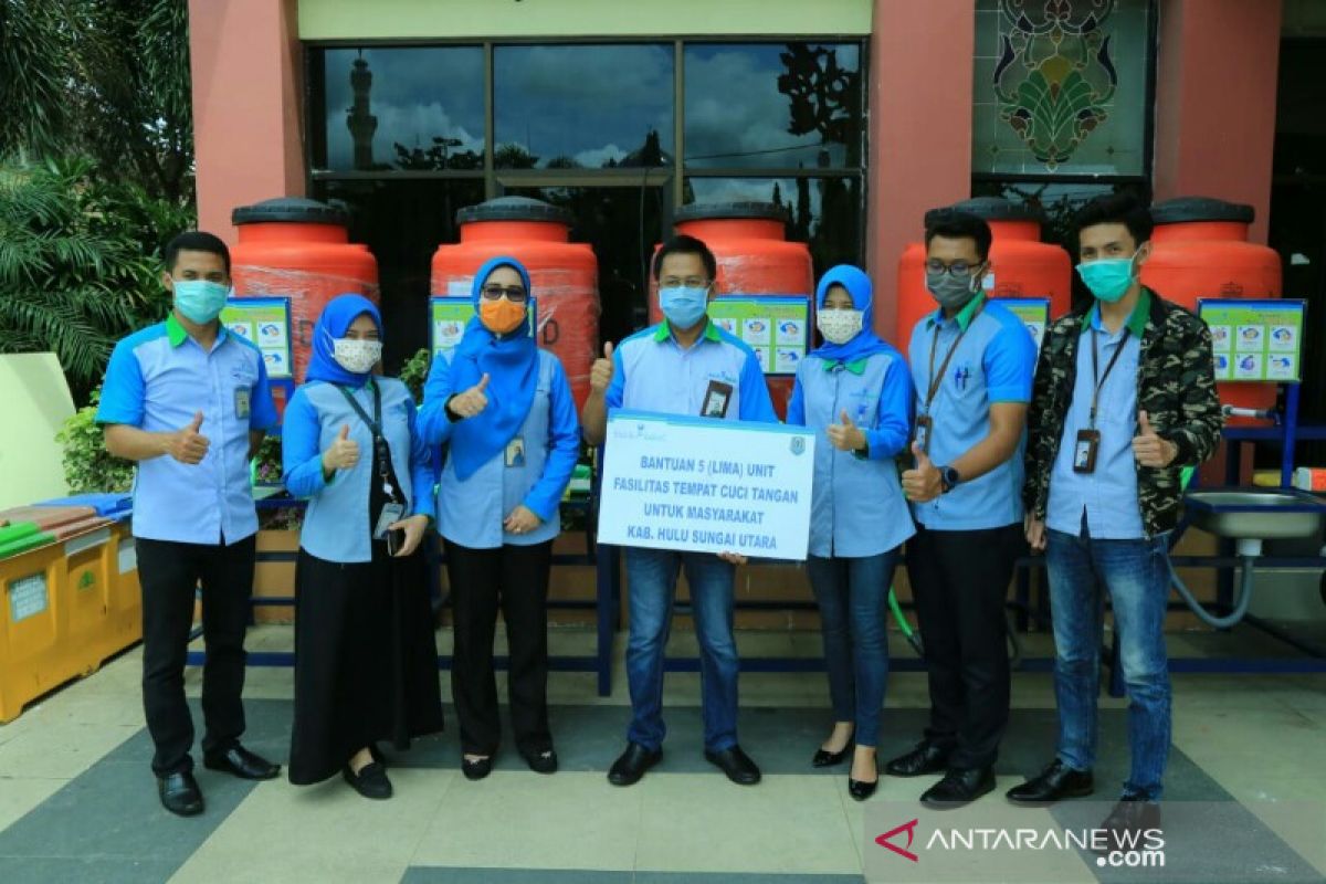 Bank Kalsel bantu tong air untuk kawasan publik