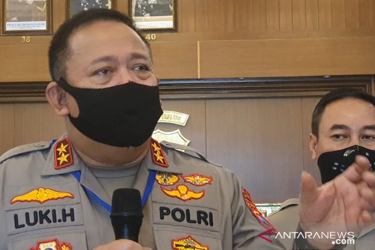 Polisi periksa seluruh penumpang kendaraan umum dan pribadi saat arus mudik