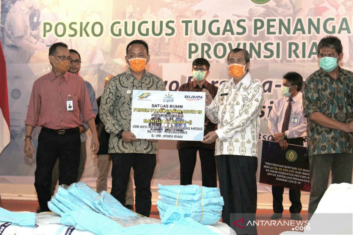 PTPN V dan Satgas BUMN Peduli COVID-19 salurkan APD