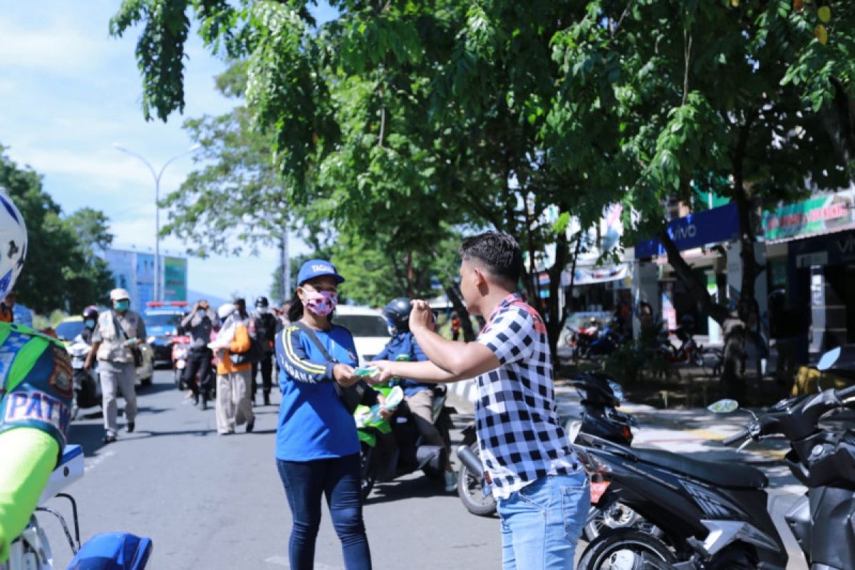 Gugus Tugas Ternate bagikan ribuan masker ke masyarakat