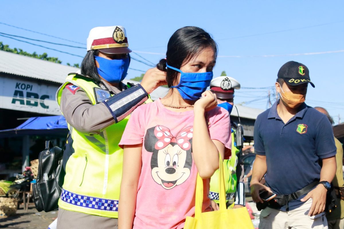 Polisi Bali bubarkan kerumunan di 190 lokasi