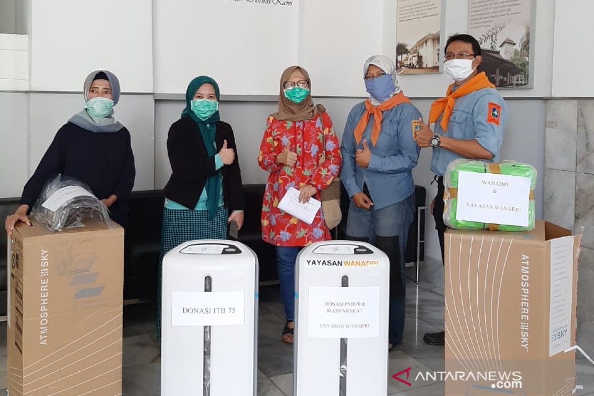 Wanadri donasikan alat medis ke RSHS Bandung guna bantu atasi COVID-19