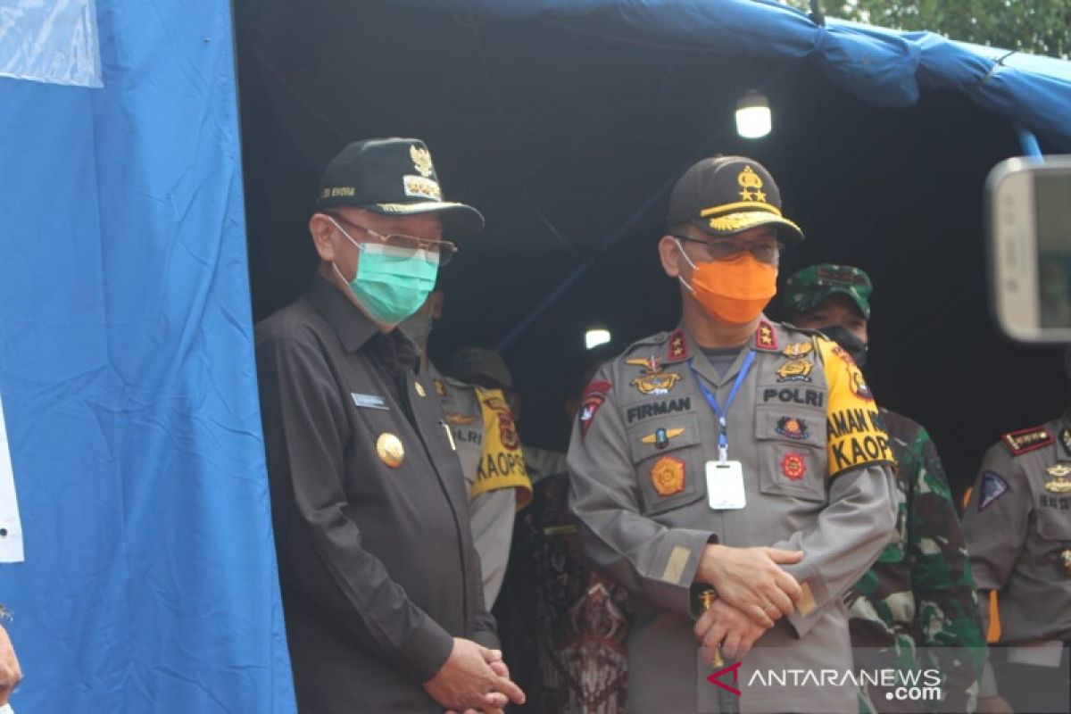 Kapolda dan Bupati Sarolangun mengecek posko terpadu perbatasan cegah COVID-19