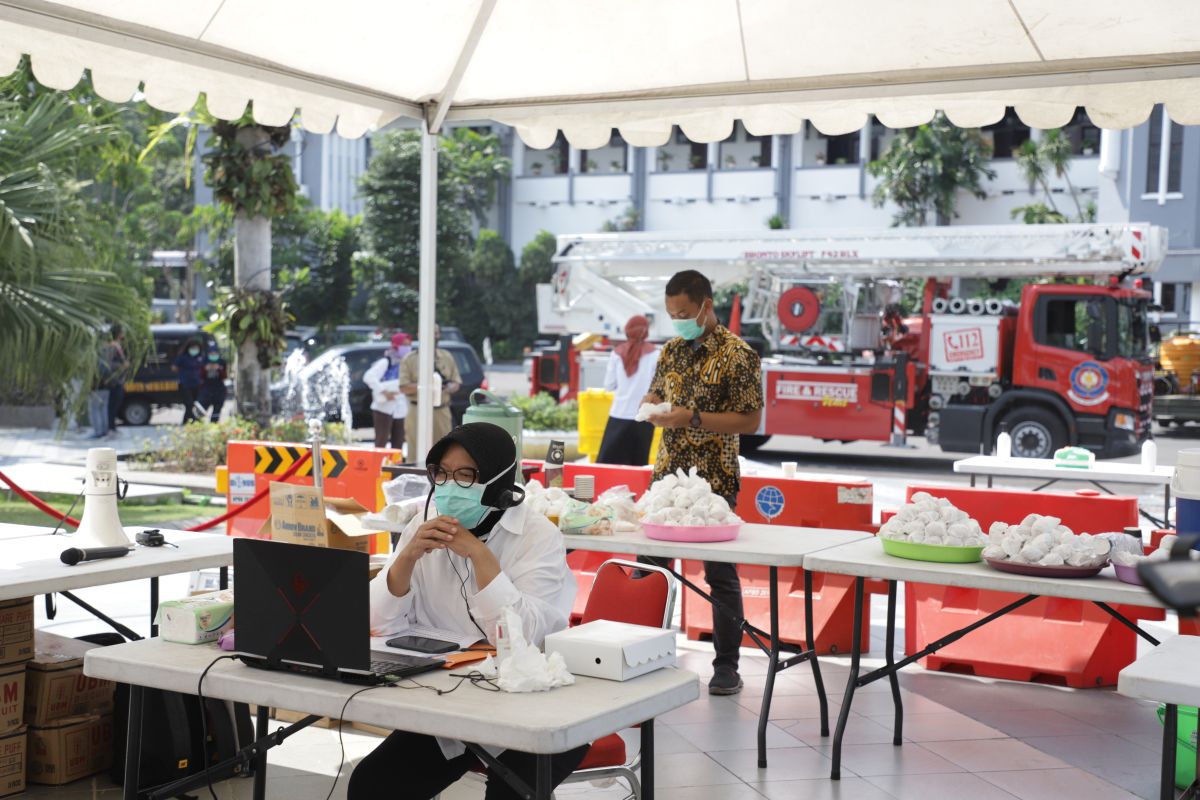 Warga Surabaya yang isolasi mandiri terus disemangati wali kota