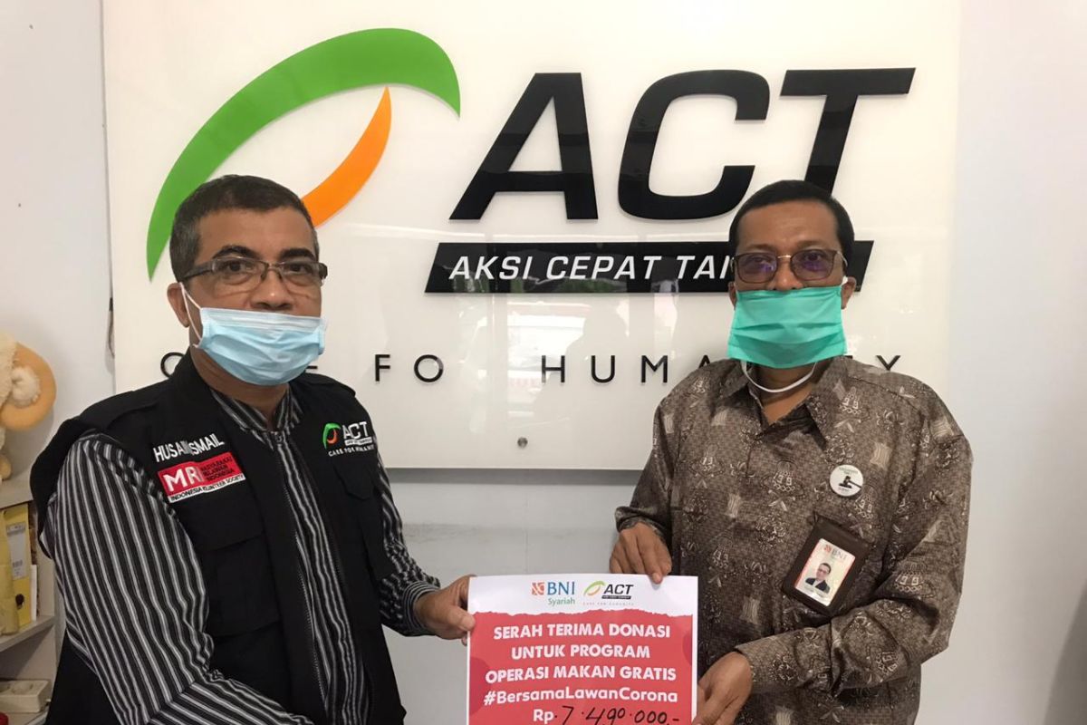 BNI Syariah Banda Aceh salurkan 260 paket makan gratis