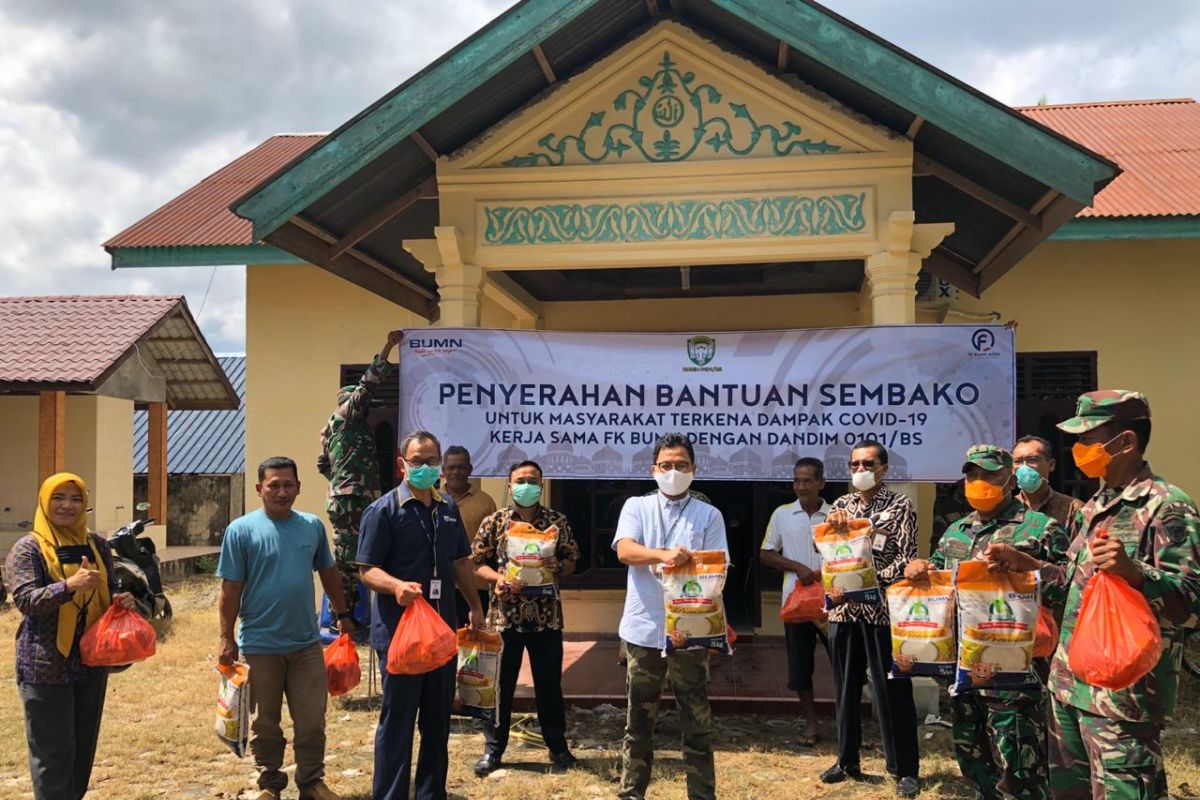 FK BUMN Aceh salurkan bantuan sembako untuk masyarakat terdampak COVID-19