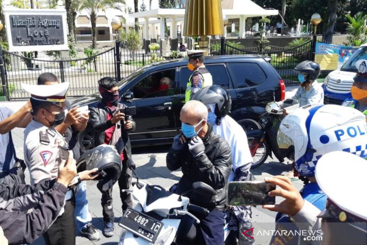 Polisi razia pengendara yang tidak pakai masker