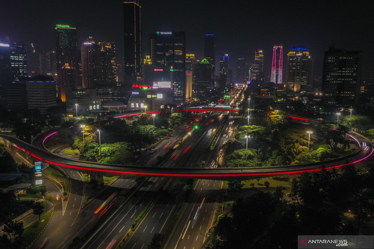 Jakarta's street lamps dimmed during PSBB