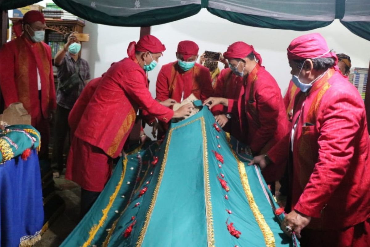 Prosesi buka luwur Makam Ratu Kalinyamat Jepara tetap digelar