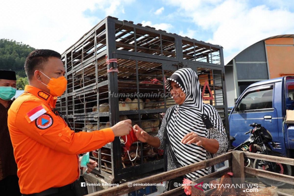 Bupati Bantaeng sosialisasi pencegahan COVID-19 di Pasar Loka